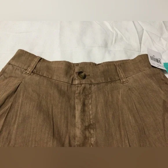 Kut from the Kloth Nicolette Line Short w/ Pleats Chocolate Size 10 - Picture 2 of 8
